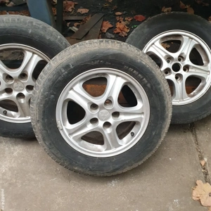 vand 4 cauciucuri cu jante