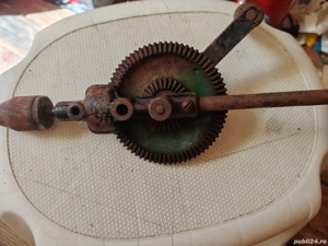 Vând mașină de găurit manuală vintage  