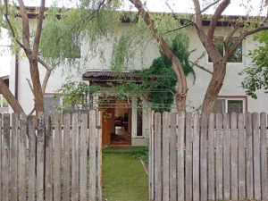 Casa de lemn, spatioasa, in zona linistita  in cartierul Odaii, Otopeni