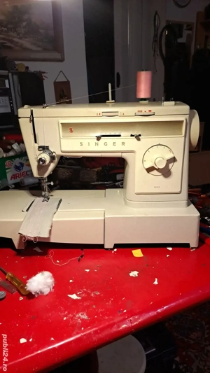 vînd mașina de cusut 