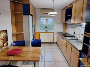 Proprietar, inchiriez apartament 4 cam + garaj.