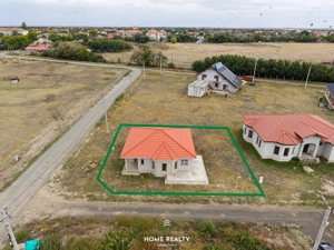 Se vinde- Casa in Șandra(cartierul nou):interior la rosu exterior la gri