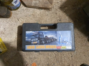 Vând cheie de roti cu reductor pentru camioane