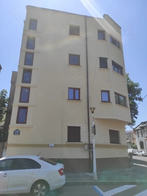 Apartament 4 camere, bloc interbelic solid (1936)   etaj 1, zona centrală
