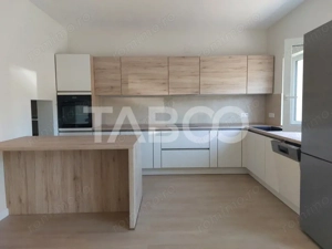 Casa individuala de inchiriat D+P+1E 3 dormitoare curte libera 300 mp