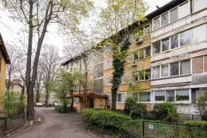 Vânzare Apartament 3 camere de   Pajura, etajul 2 din 3