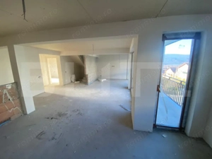 Apartament tip casă cu pod generos, 196,29mp, curte și parcare, Baciu, Petrom - imagine 2