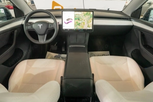 Tesla Model Y STANDARD RANGE - imagine 16