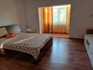 Garsonieră de închiriat robea stradal