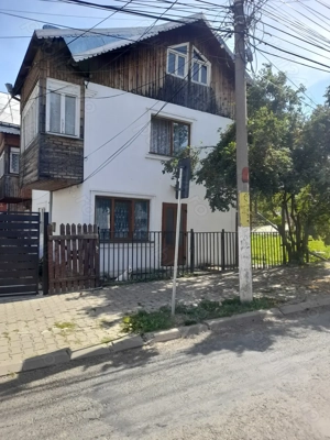 Casă și teren în Vatra Dornei, str. 22 Decembrie, nr. 12 (la aproximativ 75 m de piața agro-alim)