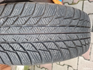 Vand jante tabla cu cauciucuri de iarnă 215/65/17 dot2024 menționez senzori de presiune