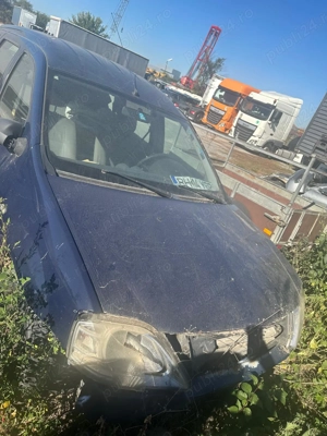 Vand autoturism Dacia Logan-pentru piese de schimb - imagine 3