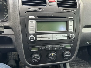 VW Golf 5 Tour benzină - imagine 2