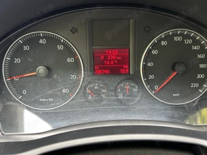 VW Golf 5 Tour benzină - imagine 3