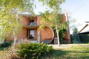 1/2 Duplex avangardist, la rosu, in Mosnita Noua - imagine 3