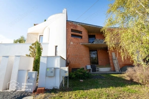 1/2 Duplex avangardist, la rosu, in Mosnita Noua