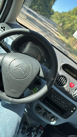 Șofer duc copii la școală 