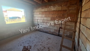 Casă de vânzare în comuna Șuici, sat Șuici, județ Argeș. - imagine 4