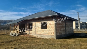 Casă de vânzare în comuna Șuici, sat Șuici, județ Argeș. - imagine 8