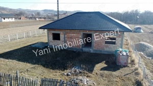 Casă de vânzare în comuna Șuici, sat Șuici, județ Argeș. - imagine 9