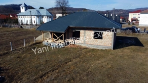 Casă de vânzare în comuna Șuici, sat Șuici, județ Argeș. - imagine 13