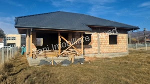 Casă de vânzare în comuna Șuici, sat Șuici, județ Argeș. - imagine 11