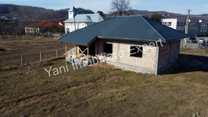 Casă de vânzare în comuna Șuici, sat Șuici, județ Argeș. - imagine 12