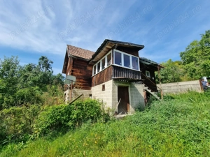 Casă de locuit si teren - imagine 2