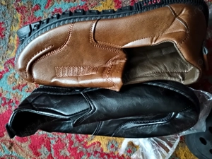 Vând două perechi pantofi sport noi piele M.42