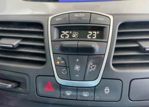 Renault Laguna dCi 110 FAP Emotion - imagine 14