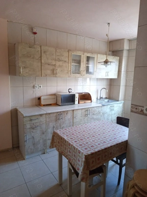 Apartament cu 3 camere de închiriat