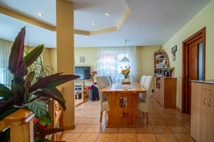 Casă spațioasă în Bușteni, cu vedere superbă către Munții Bucegi - imagine 7