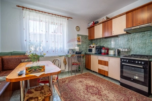 Casă spațioasă în Bușteni, cu vedere superbă către Munții Bucegi - imagine 8