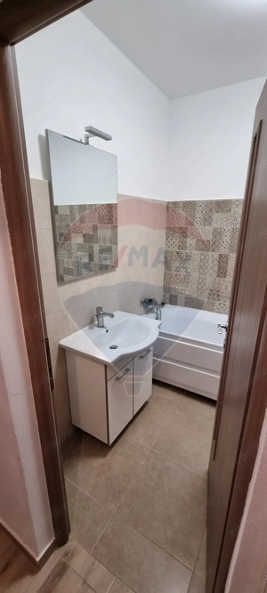 Casă  cu 3 camere de închiriat în zona Poltura - imagine 6