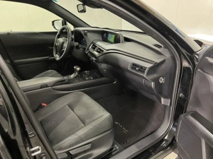 Lexus UX - imagine 9