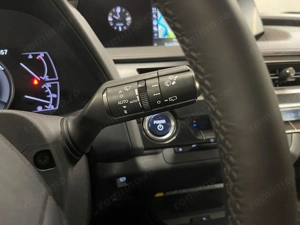 Lexus UX - imagine 20