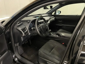 Lexus UX - imagine 5