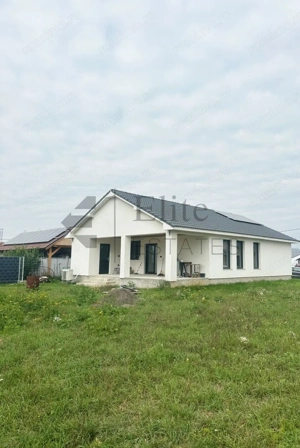 Casa moderna de vanzare la cheie! - imagine 10