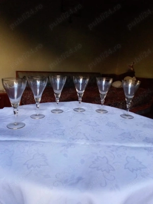 Pahare retro cu picior pentru vin 