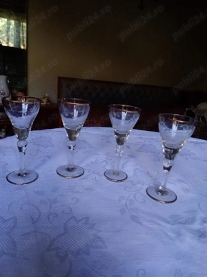 Pahare retro cu picior mici pentru lichior 