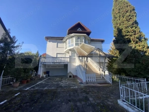 Casă spațioasă 350 mp utili, curte amenajată și garaj