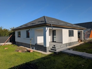 Casa cu garaj Lilieci- teren 540m, canalizare, apa, gaz.