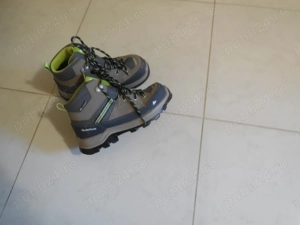 Ghete Decathlon pentru baieti marimea 33 - 34  - imagine 2
