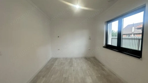 Casa pe un singur nivel 4 camere , in zona Harman  - imagine 8