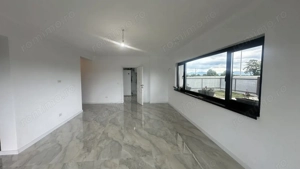 Casa pe un singur nivel 4 camere , in zona Harman  - imagine 3