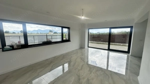 Casa pe un singur nivel 4 camere , in zona Harman  - imagine 7