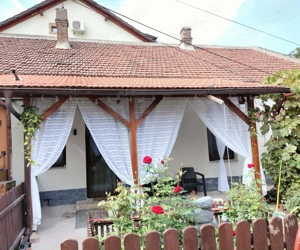 Proprietar vând casă individuală cu curte comună, compusă din 3 camere, situată în zona Mehala