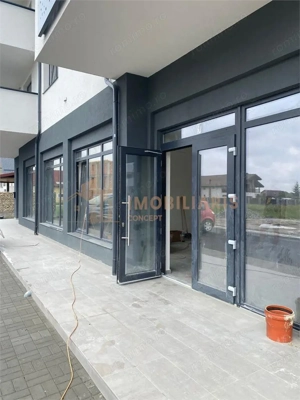 Spatiu comercial de 118 mp cu vitrina stradala mare - imagine 2