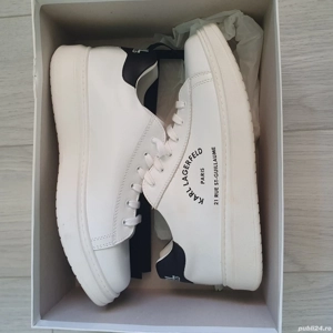 Lot adidasi noi cu eticheta. 