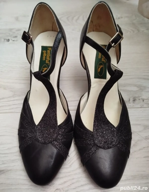 Vând pantofi din piele naturala 